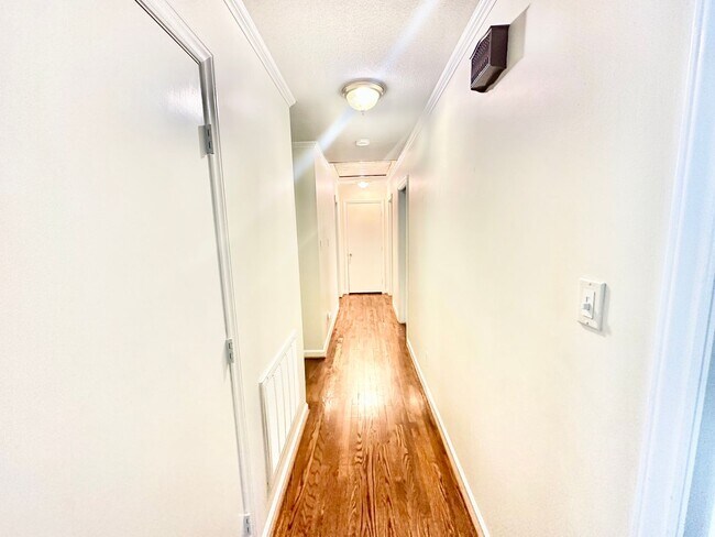 Building Photo - 621 Hanover Ct