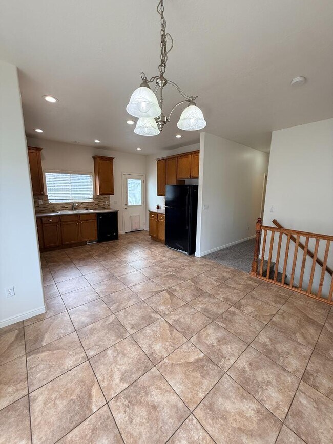 Building Photo - 8825 Jefferson Dr