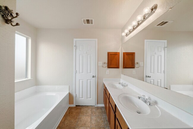 Building Photo - 3815 Mahogany Cove