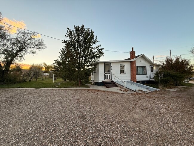 Building Photo - 820 E 29th St