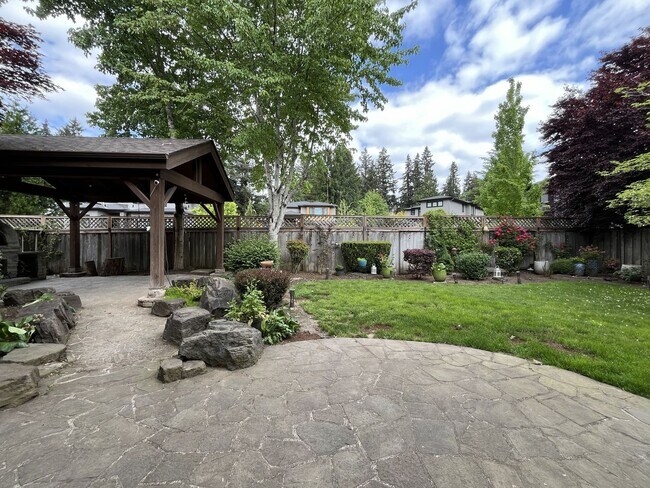 Building Photo - Luxury 5 Bedroom Home with Soaking Tub, Chef’s Kitchen & Expansive Primary Suite