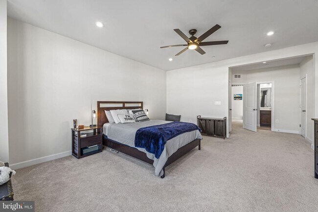 Building Photo - This beautiful 3 bed 2.5 bath 2-story condo provides a grand feeling with tall ceilings & over 16...