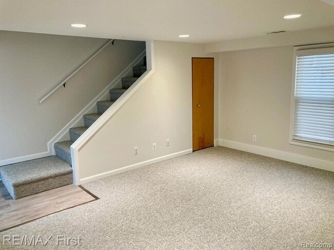 Building Photo - 611 Fairgrove Ave