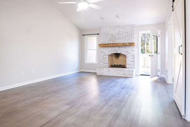 Building Photo - Spacious 3BR on Oversized Fenced Lot | GREAT PRICE!