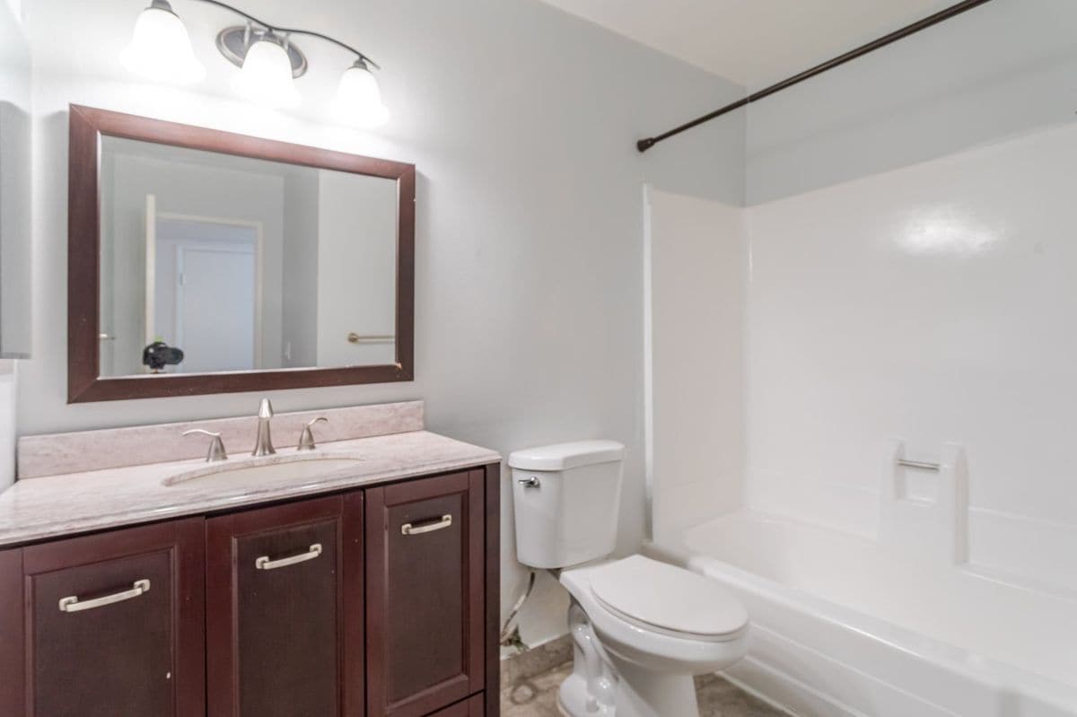 Building Photo - 14990 Victory Blvd