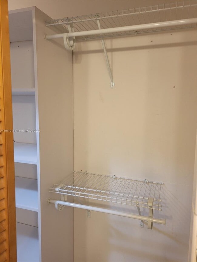 Building Photo - 6963 SW 40th St