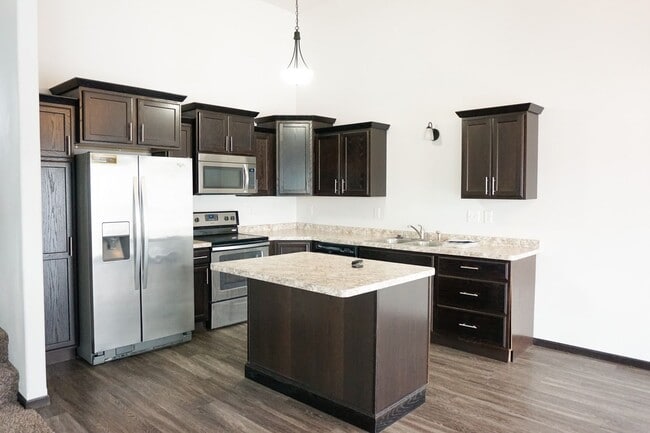 Building Photo - 3 Bed 3 Bath Twin Home