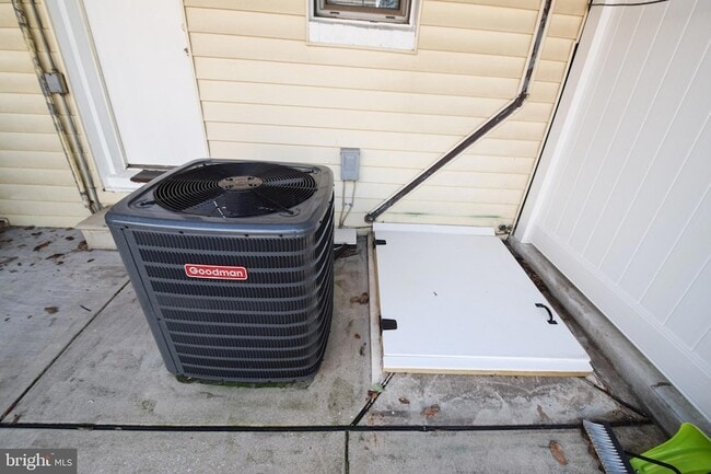 Building Photo - 3606 Hudson St