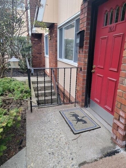 Building Photo - 15 Broad St