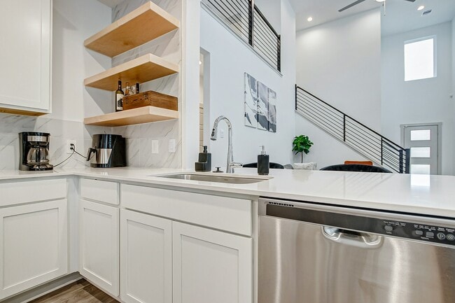 Building Photo - 12827 Barnsbury Ln