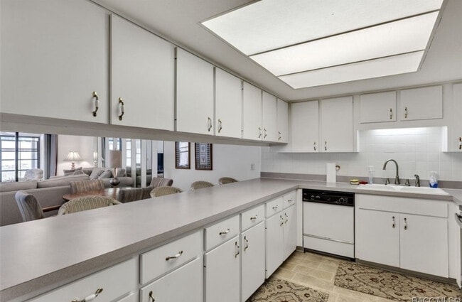Building Photo - 9725 E Goldfinch Ln