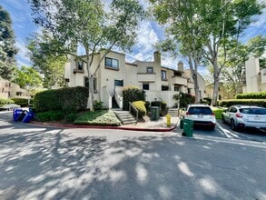 Building Photo - **Move in special, $500 off 1st month's rent**Beautiful 2bd/2bath townhome in La Jolla Community....