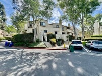 Building Photo - **Move in special, $500 off 1st month's rent**Beautiful 2bd/2bath townhome in La Jolla Community....