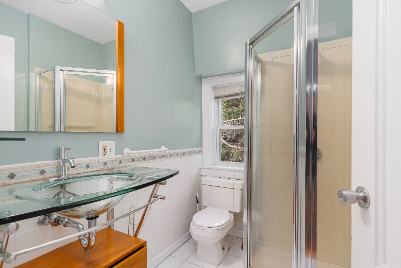 Building Photo - 77 Lloyd Ave