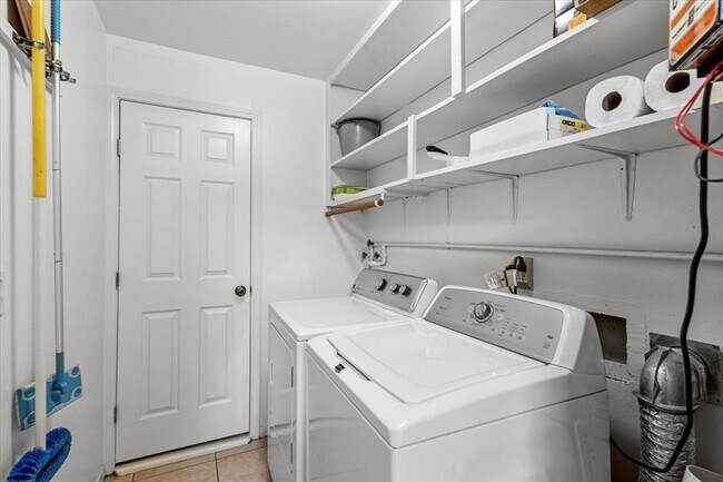 Building Photo - 3210 Bruce Dr