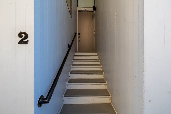 Building Photo - 357 Playa Del Sur St