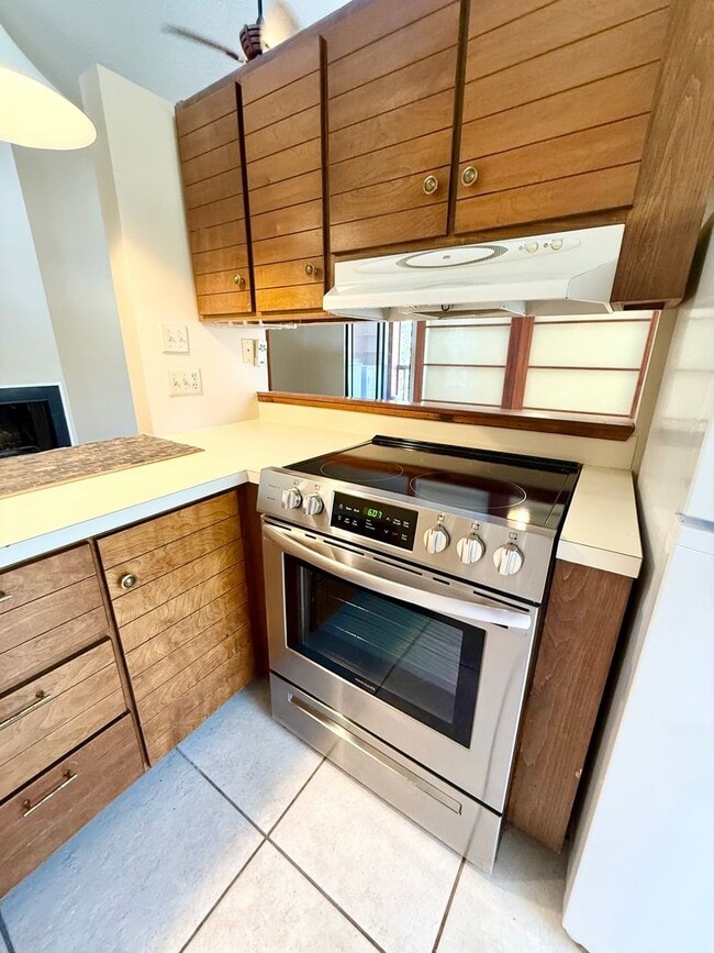 Building Photo - Remodeled!! Close to Shopping, VA Hospital and Hilaman Golf Course!