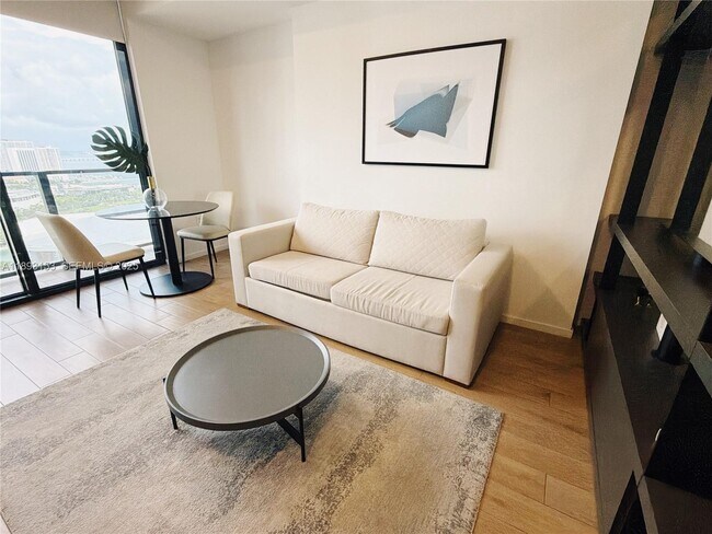 Building Photo - 398 NE 5th St