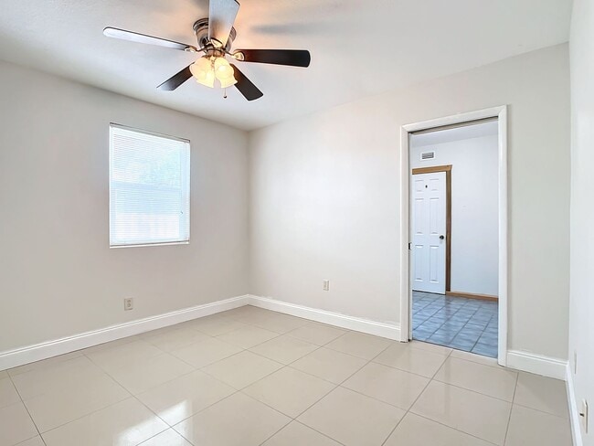 Building Photo - Beautifully remodeled, 1,332-square foot 3 bedroom/ 2½ bath/ home