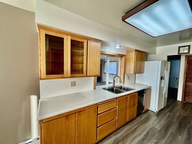 Building Photo - 606 Mead Ave