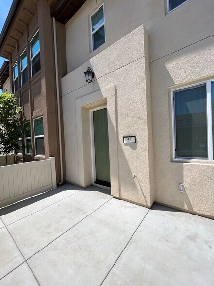 Building Photo - 54 Harmony Dr