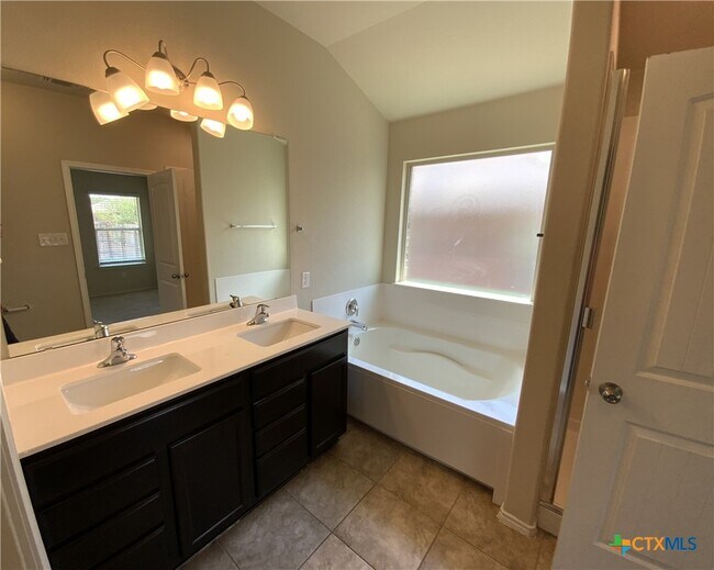 Building Photo - 5586 Perdita Dr