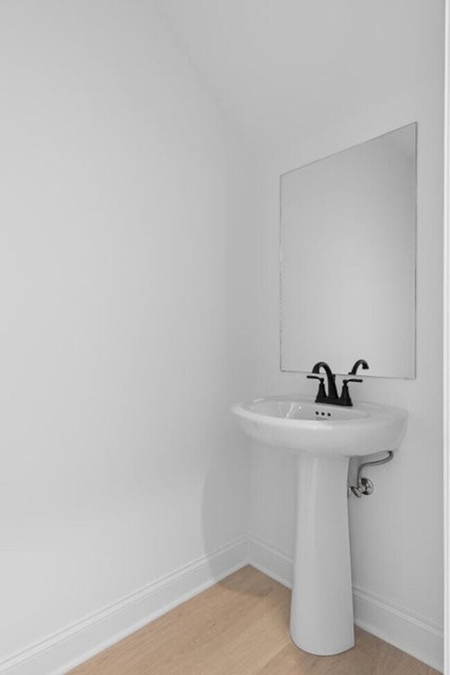 Building Photo - Beautiful 3-Bed Townhome at James Creek, Now Offering ONE MONTH FREE RENT!!!