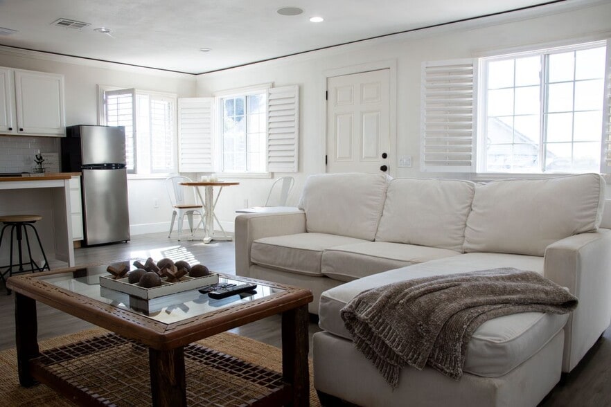 Building Photo - 37645 Vía De Los Arboles