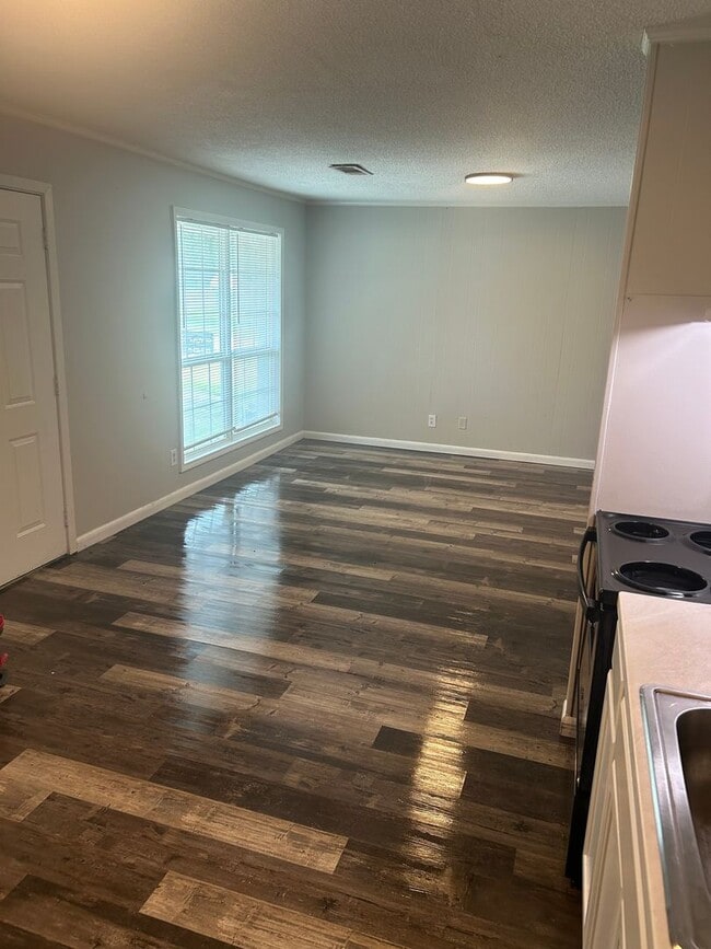 Building Photo - 610 Dogwood View Dr