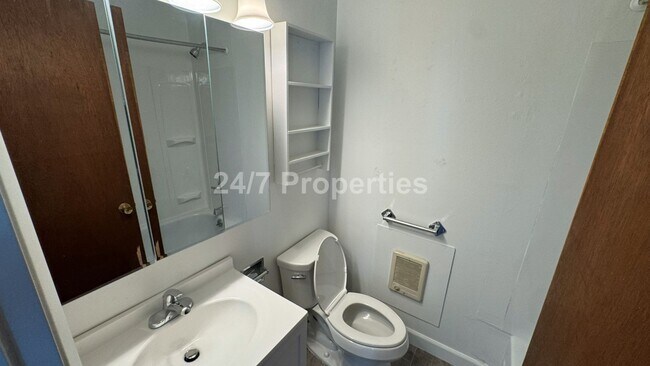 Building Photo - Newly Remodeled 1 BA I 1 BA