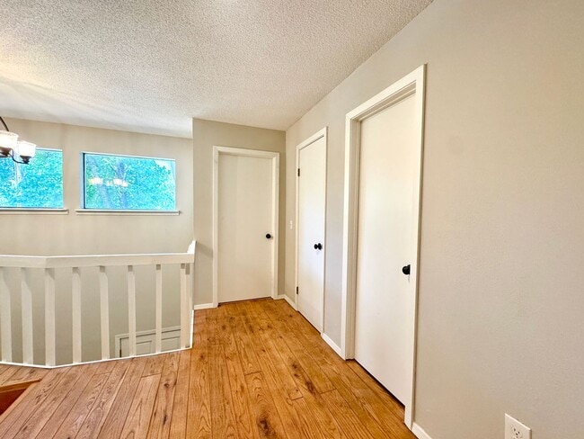 Building Photo - 4 Bedroom/ 2.5 Bathroom Home in Tanglewood...