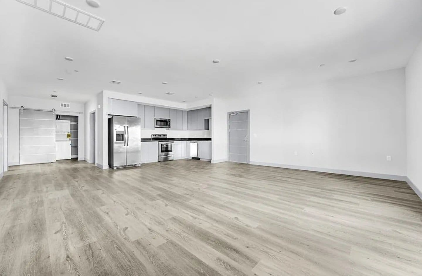 Building Photo - 7040 Woodman Ave