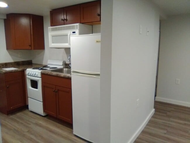 Building Photo - 406 S 11th St