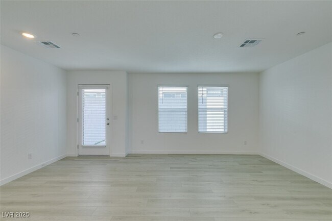 Building Photo - 6229 Mangler St