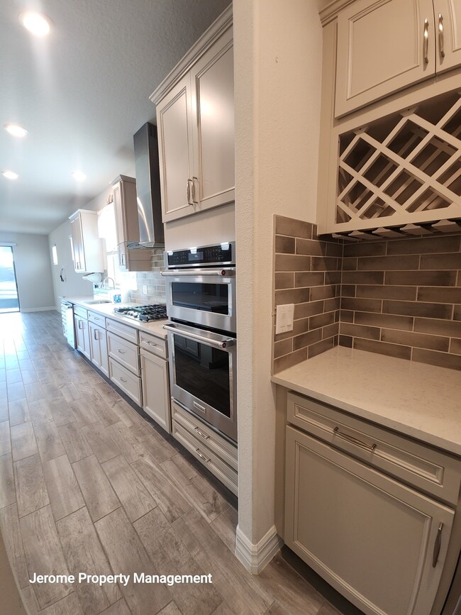 Building Photo - 18743 Coastal Shr Ter