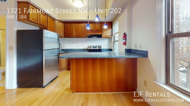 Building Photo - 1321 Fairmont St NW