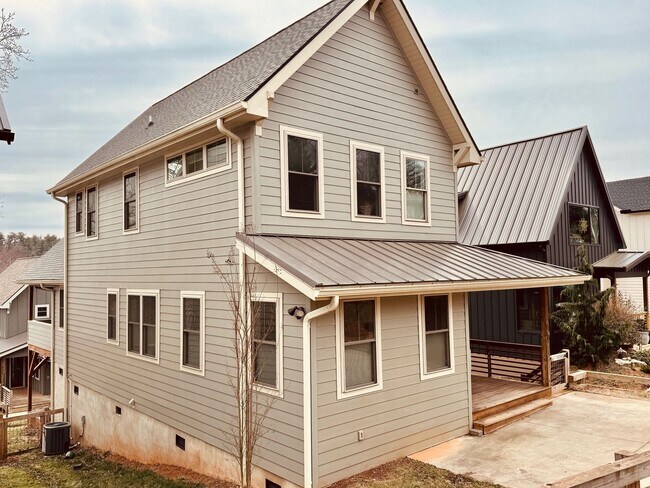 Building Photo - West AVL - Spacious, Beautiful Modern Home