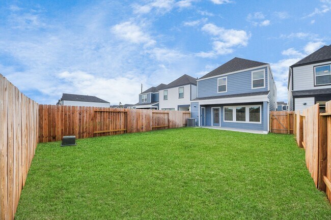 Building Photo - 10327 Sylvan Wds Trl