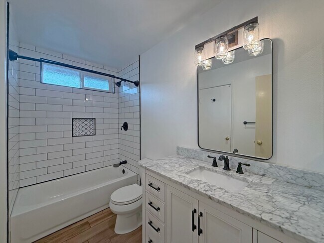 Building Photo - Great 4B/2BA House in Escondido!