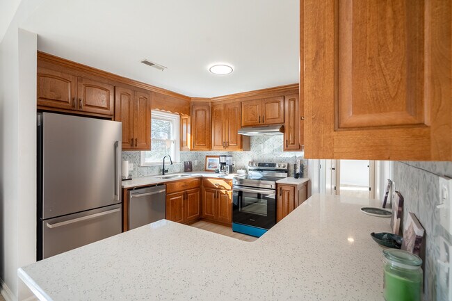 Building Photo - 110 Peabody Rd