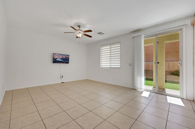 Building Photo - Single story in gated community