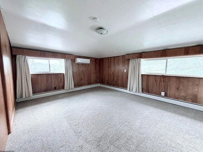 Building Photo - Large 4 Bedroom Home Near WVU, Hospitals & Downtown Morgantown
