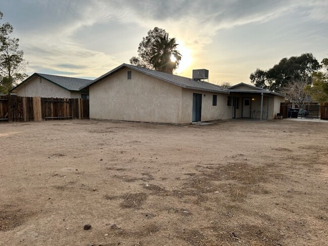 Building Photo - Please Contact VAUGHN REALTY to set up an ...