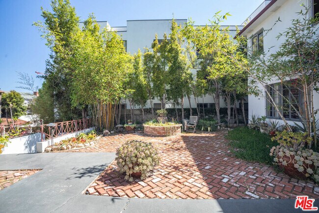 Building Photo - 10959 Strathmore Dr