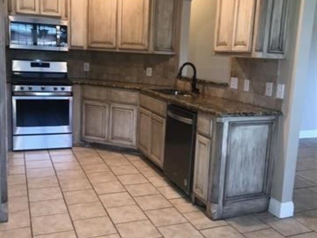 Building Photo - 23 NE Summerwood Dr