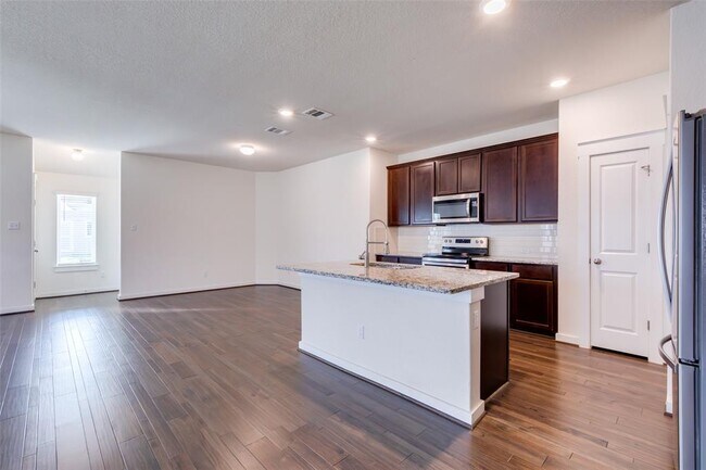 Building Photo - 741 Carol Dr