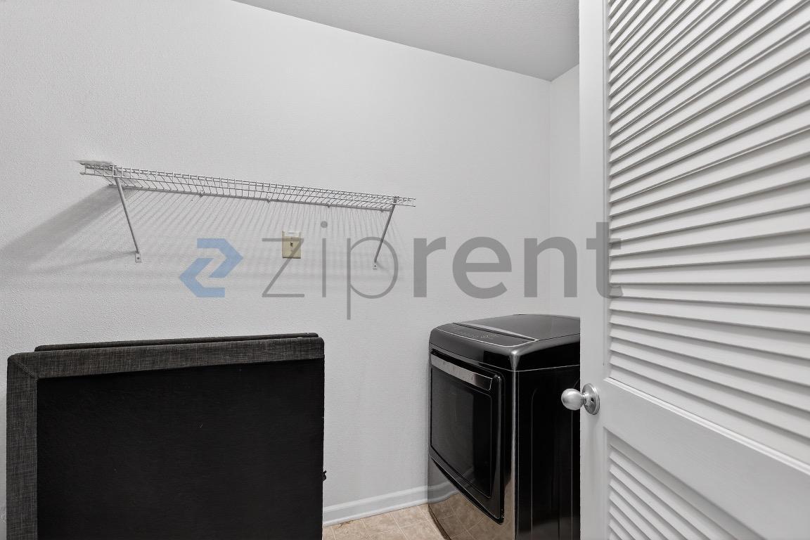 Building Photo - 504 Zander Woods Ct