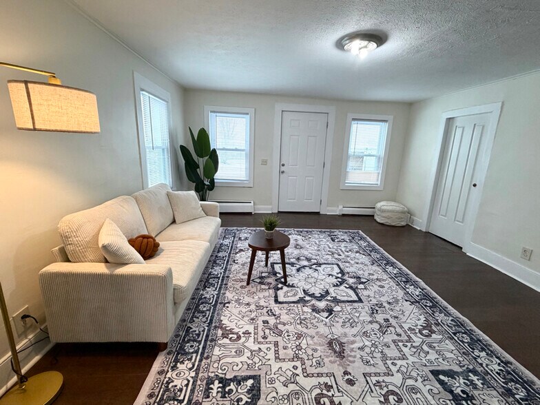 Building Photo - 184 Burritt Rd