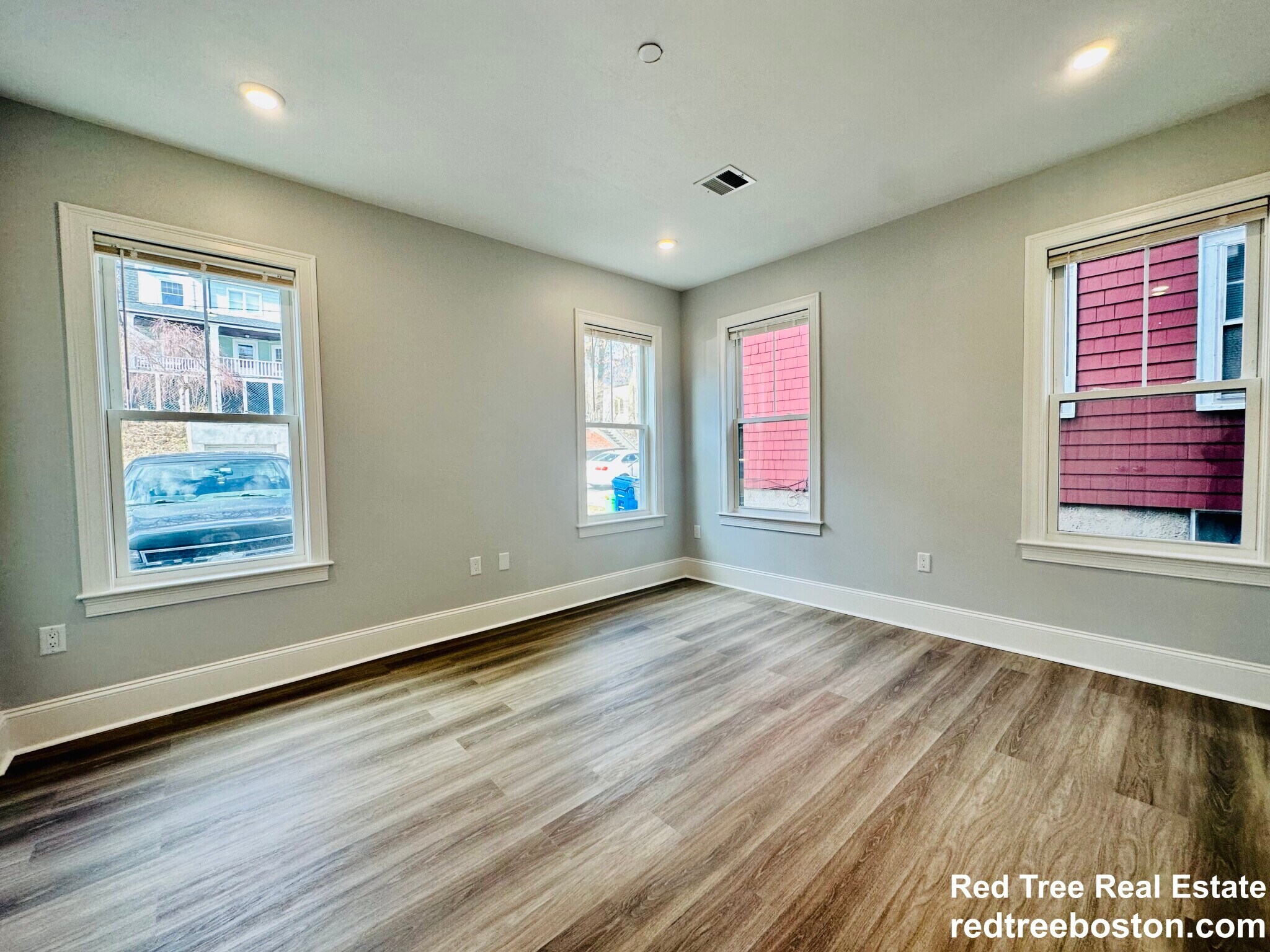 Building Photo - 100 Brooks St