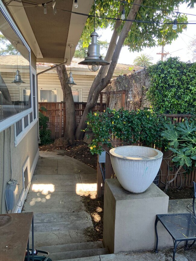 Building Photo - Charming Craftsman 2-Bedroom Home with Upd...